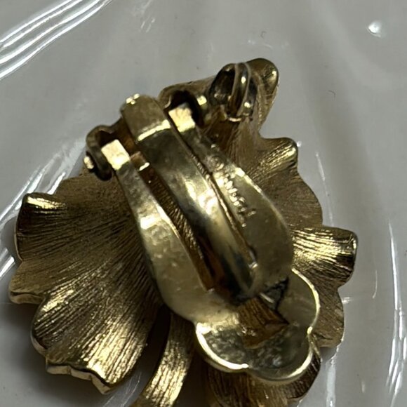 CROWN TRIFARI INSECT MAPLE LEAF DRESS CLIPS - Picture 7 of 7